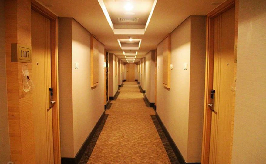 otel kapıları ve otel konsepti 3