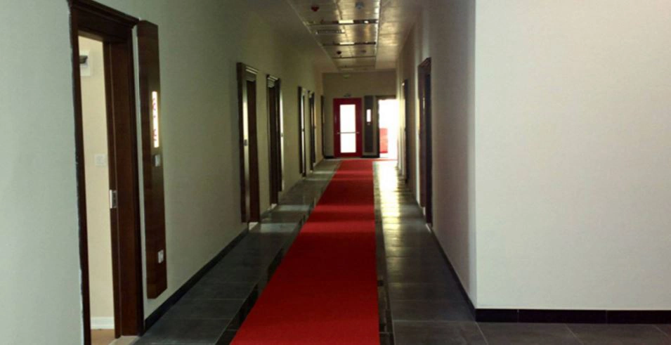 otel kapıları ve otel konsepti 46