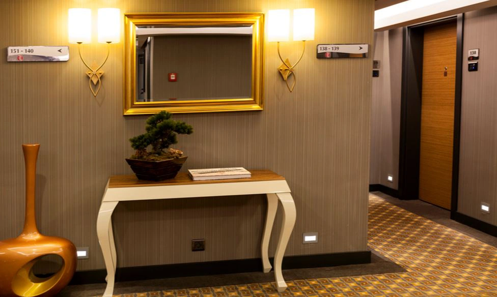 otel kapıları ve otel konsepti 53