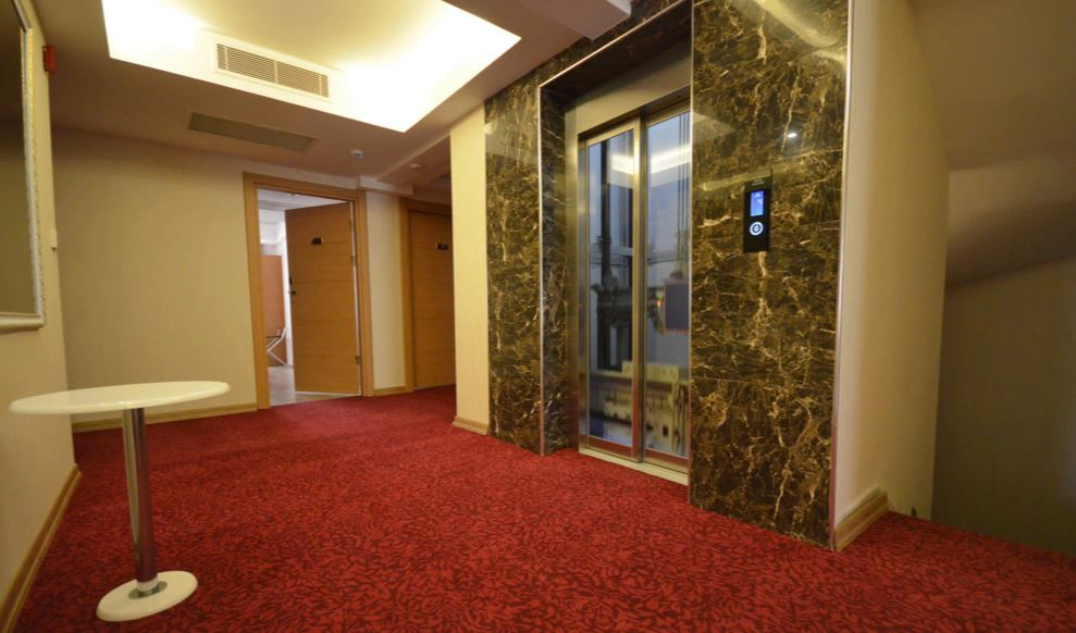 otel kapıları ve otel konsepti 60