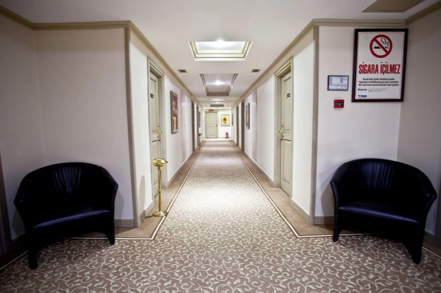 otel kapıları ve otel konsepti 65