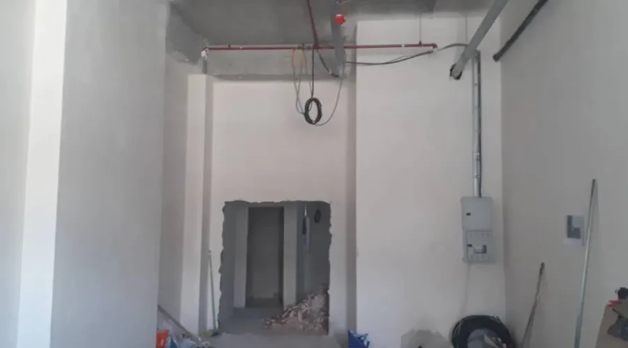 İki Dükkan Birleşimi Için Orta Kapı Açılması