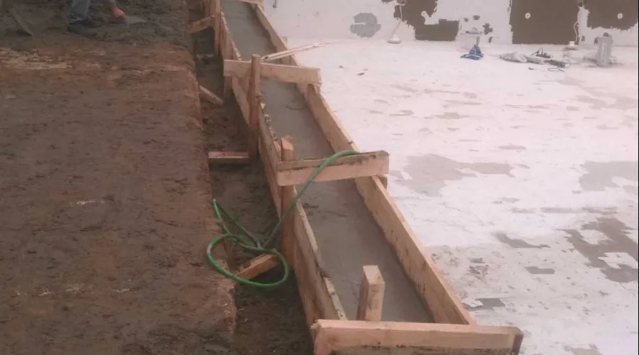 Yüzme Havuzu Yan Setler Kalıp Içi Beton Dökümü